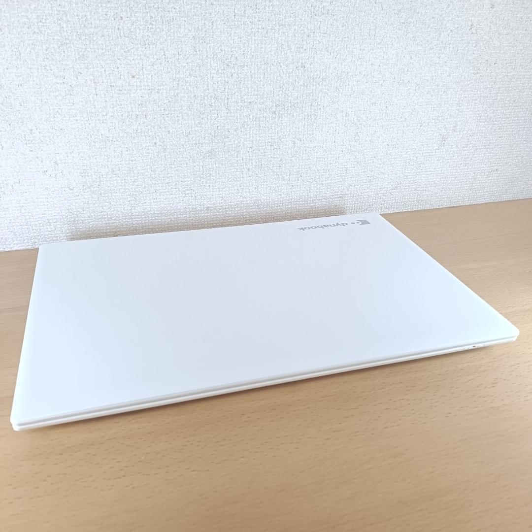 8世代 Corei3 Windows11 SSD メモリ12GB ノートPC 白