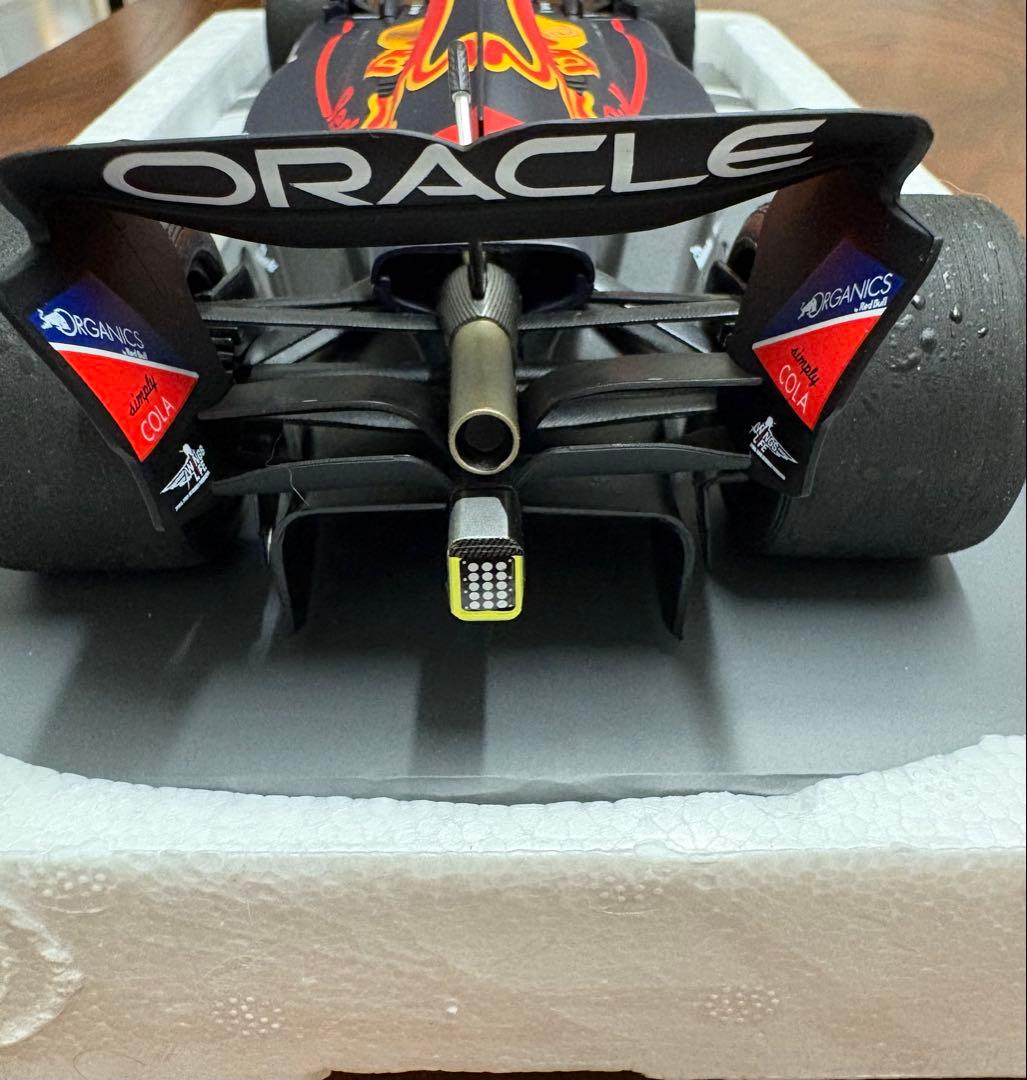 新品 MVショップ 1/18 マックス・フェルスタッペン 2022 アブダビ