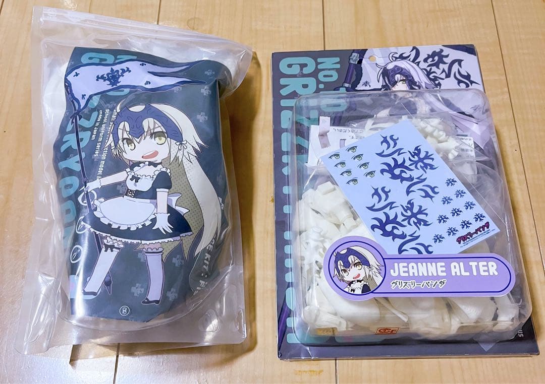 メイド ジャンヌ オルタ　旗付き　ガレージキット グリズリーパンダ