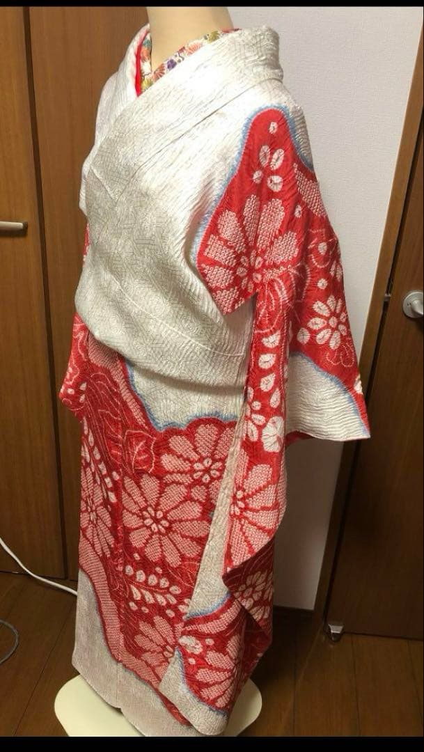 ちー様 希少手絞り」正絹　杢目の総絞り振袖