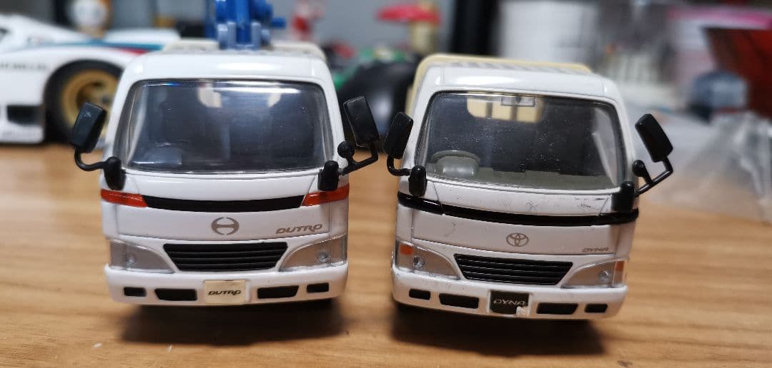 エムテック1/43 日野デュトロ・タダノカーゴクレーン車&トヨタ・ダイナ