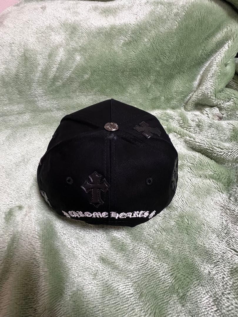 CH CHROME HEARTSレザーロゴ黒の刺繍ロゴスナップバックキャップ