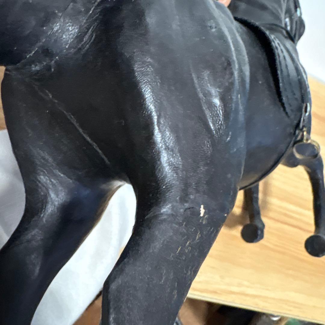 ヴィンテージ　革の黒い馬