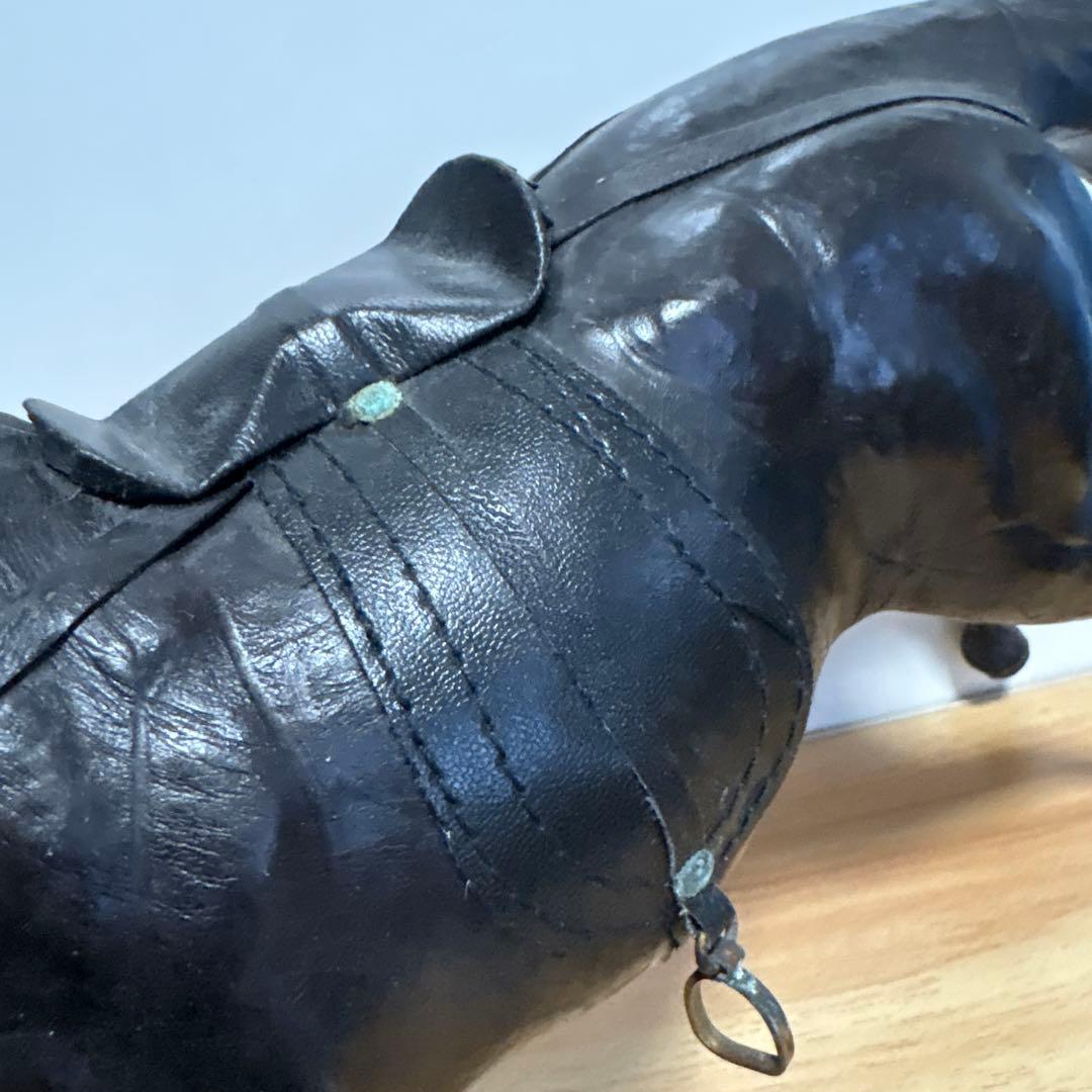 ヴィンテージ　革の黒い馬