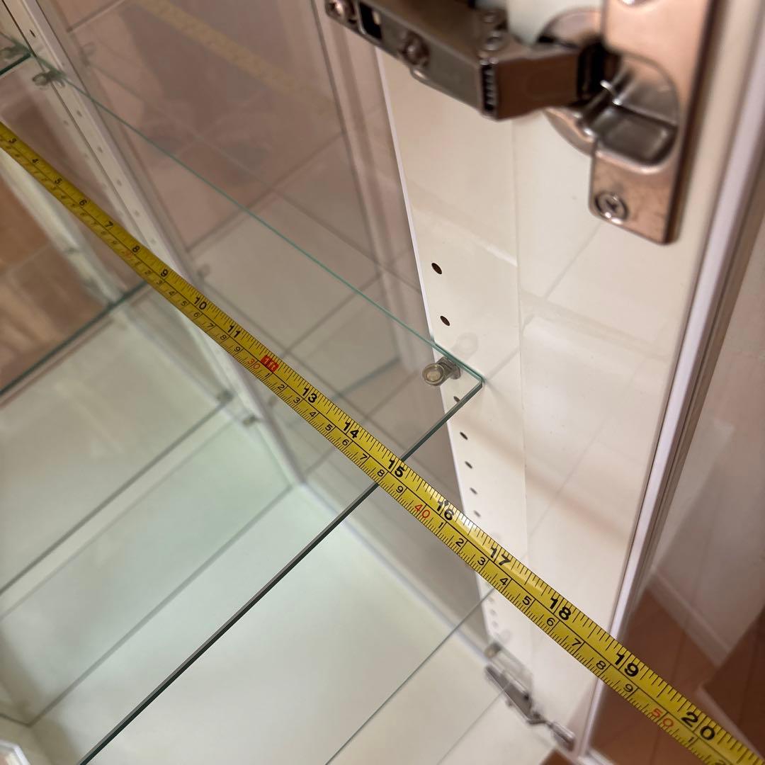 ホワイト ガラスディスプレイ　コレクションケース 4段　高さ調整可能　棚