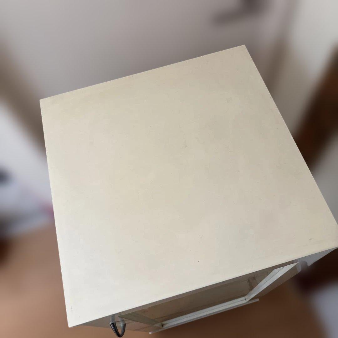 ホワイト ガラスディスプレイ　コレクションケース 4段　高さ調整可能　棚