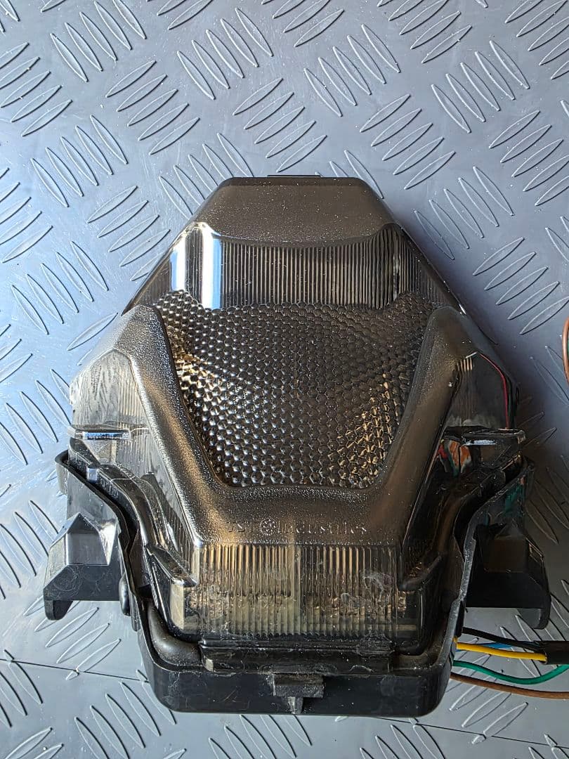 中古　TST製　 YZF R25 R3用テールランプウィンカー一体型　スモーク