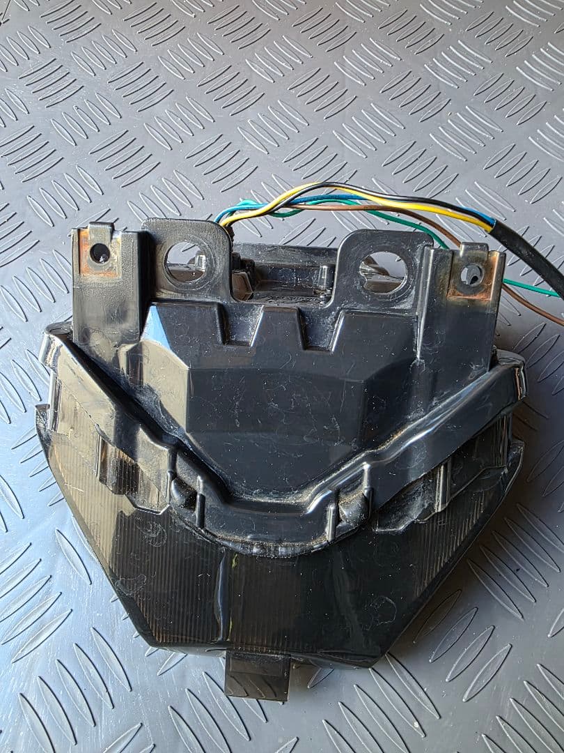 中古　TST製　 YZF R25 R3用テールランプウィンカー一体型　スモーク