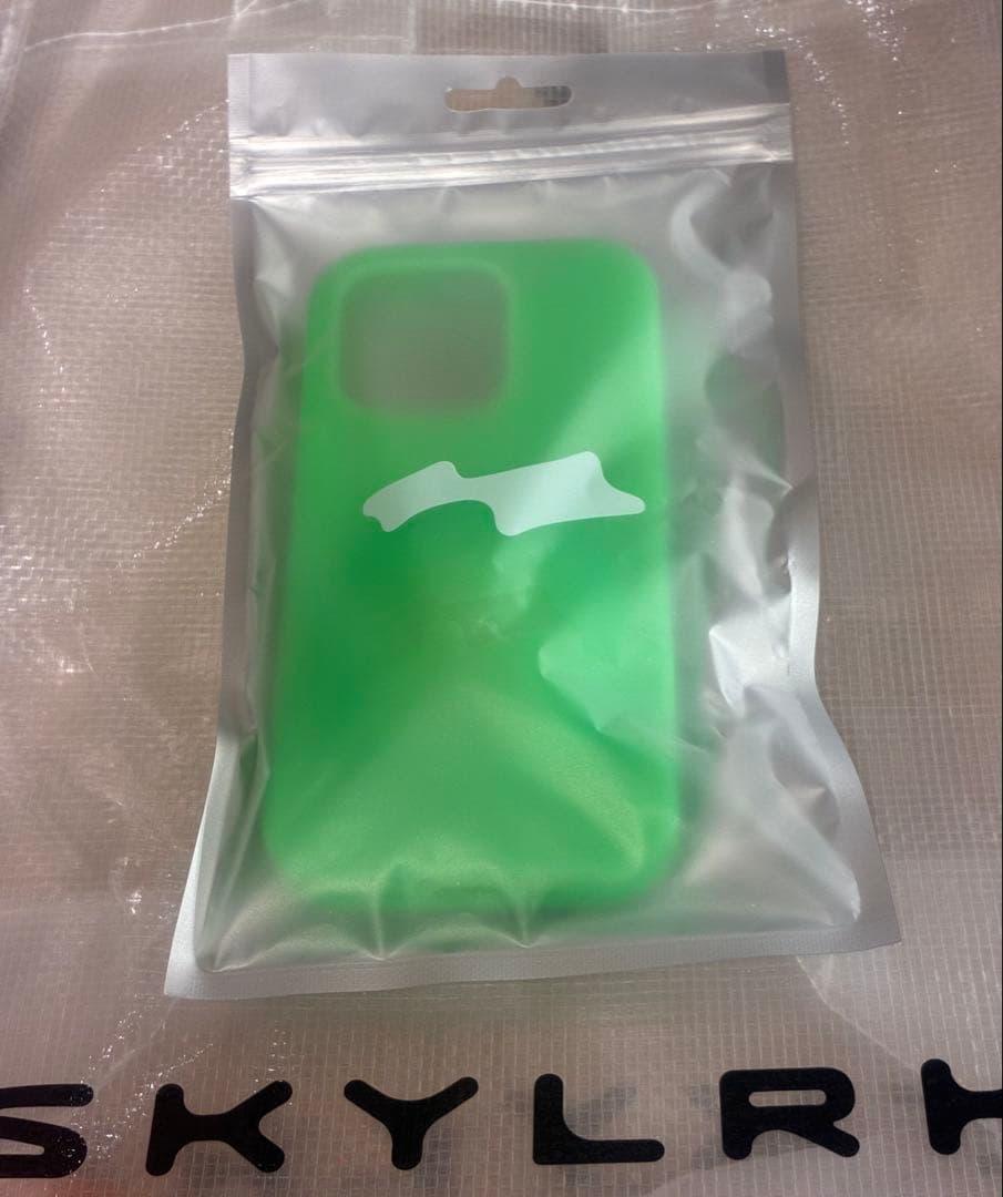 【激レア完売品】SKYLRK iPhone16 Pro Case