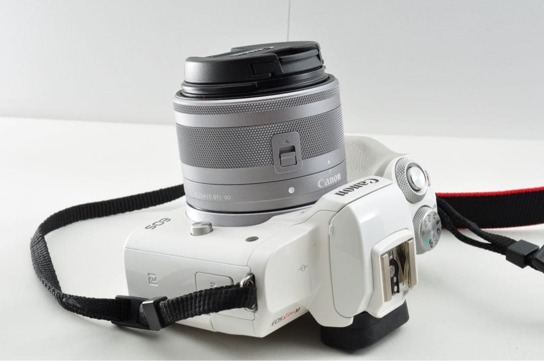 美品 Canon EOS Kiss M レンズキット 自撮りOK Wifi搭載