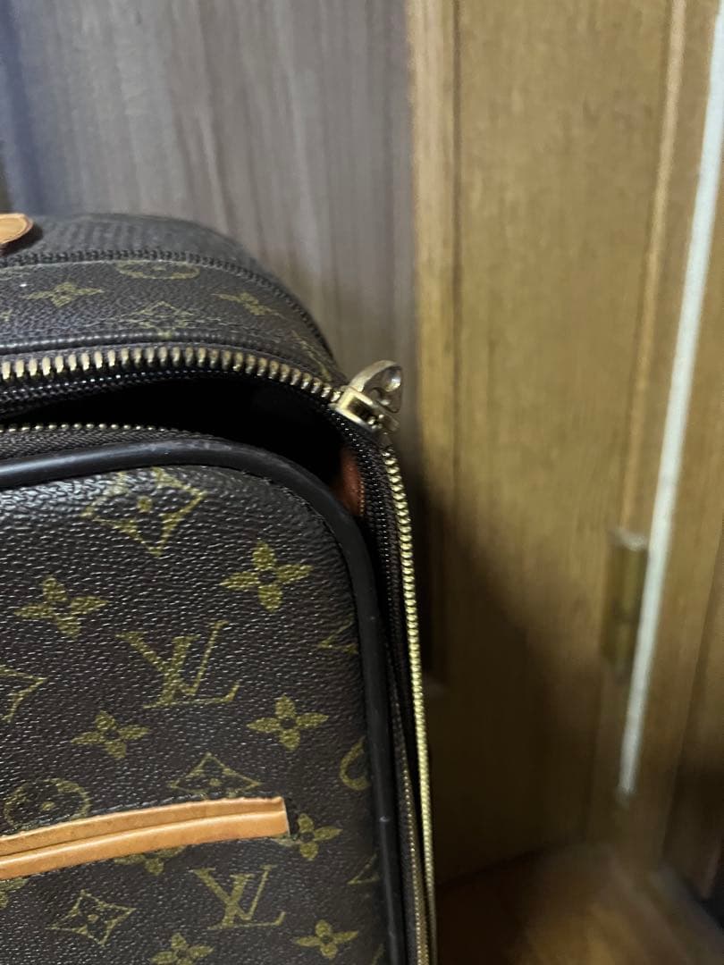 ルイヴィトン柄スーツケース