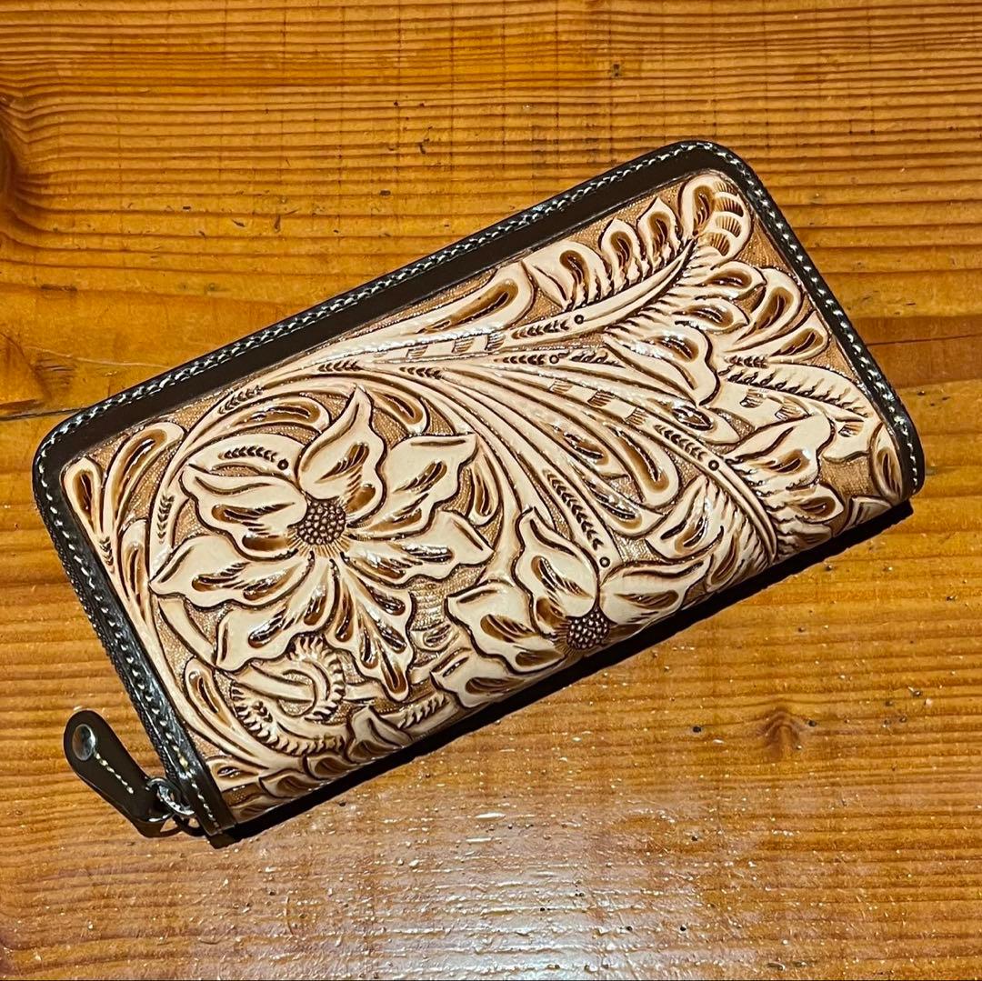 【新品・未使用】カービングウォレット　長財布　ラウンドファスナー　フラワー