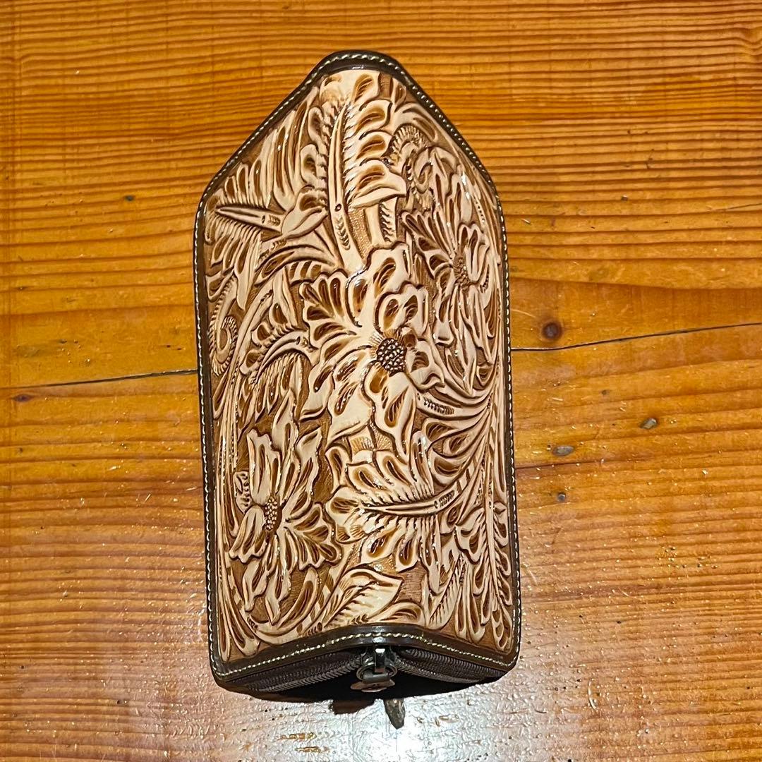 【新品・未使用】カービングウォレット　長財布　ラウンドファスナー　フラワー