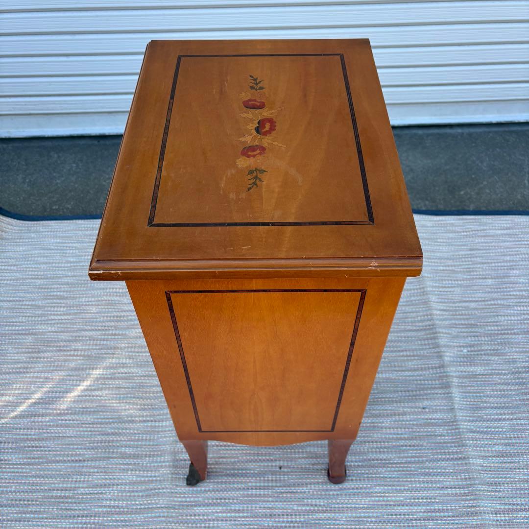 【送料込】アンティーク家具　猫足　木製チェスト　サイドボード　象嵌　英国風