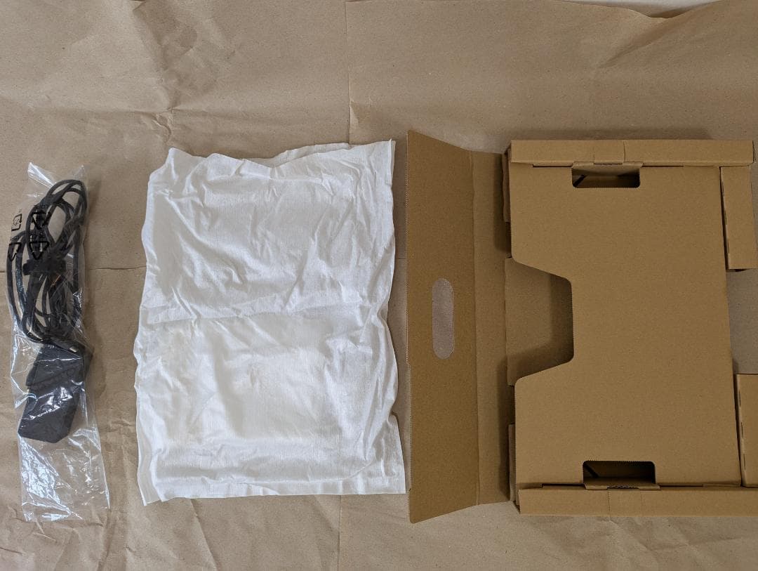 富士通 LIFEBOOK 第13世代Core i5/16GB/1TB/689g