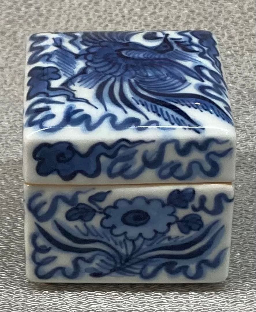 B179s  「染付鳳凰文  香合」十四代辻常陸製　共箱　宮内庁御用達