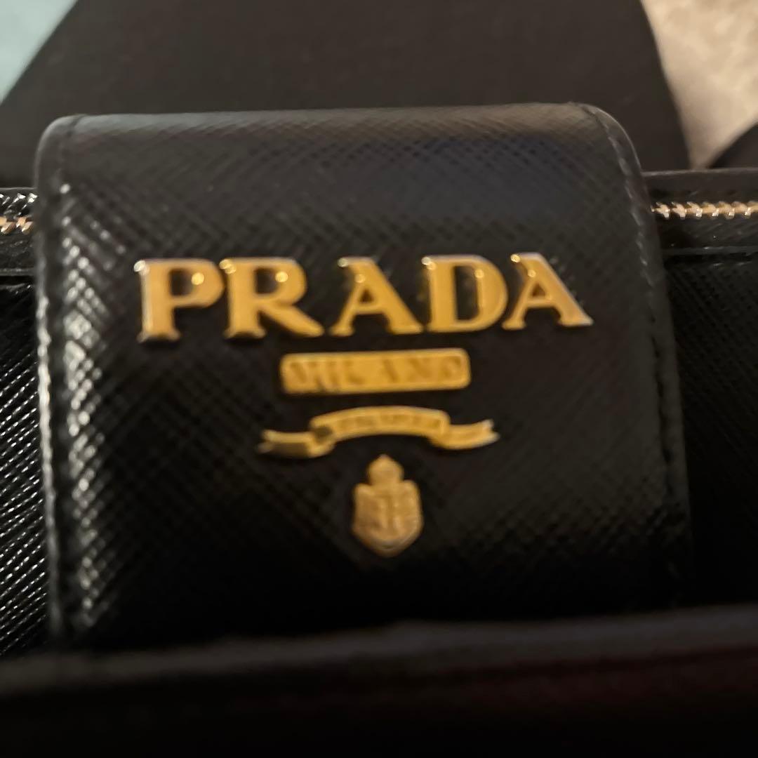 PRADAフラップサフィアーノレザーロゴ金具ブラック