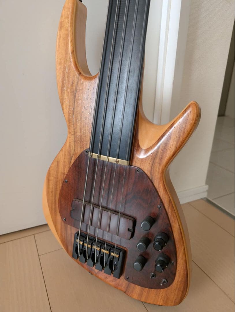 ベース Chris Larkin Reactor 5B (Aero PU / RMC)