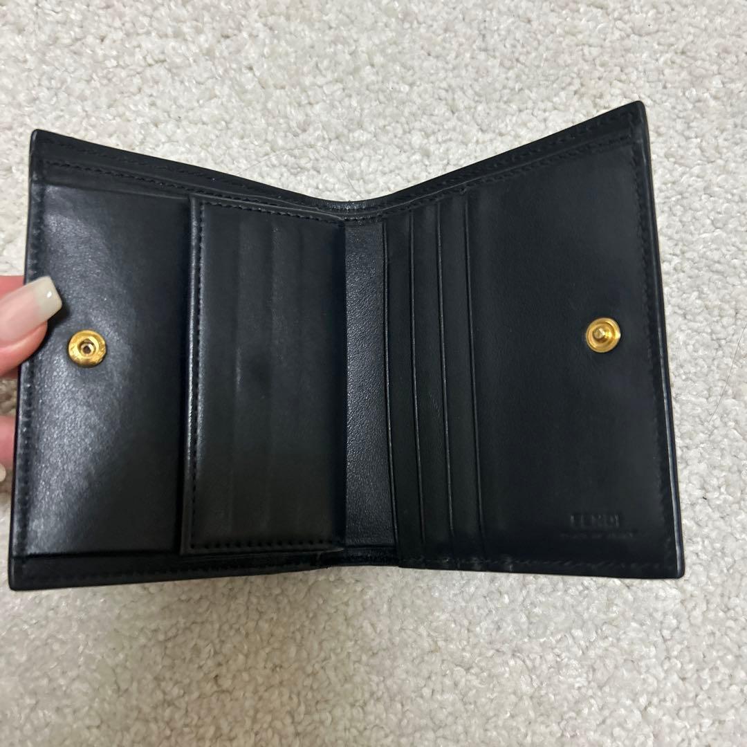 FENDI 二つ折りミニ財布　黒✖️ゴールド　美品