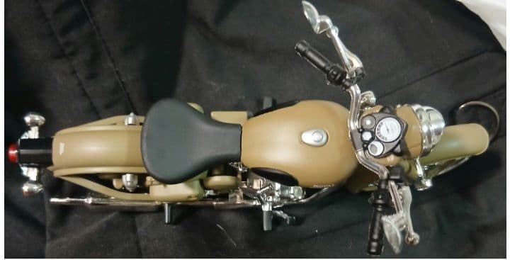  Enfield バイク フィギュア カーキ