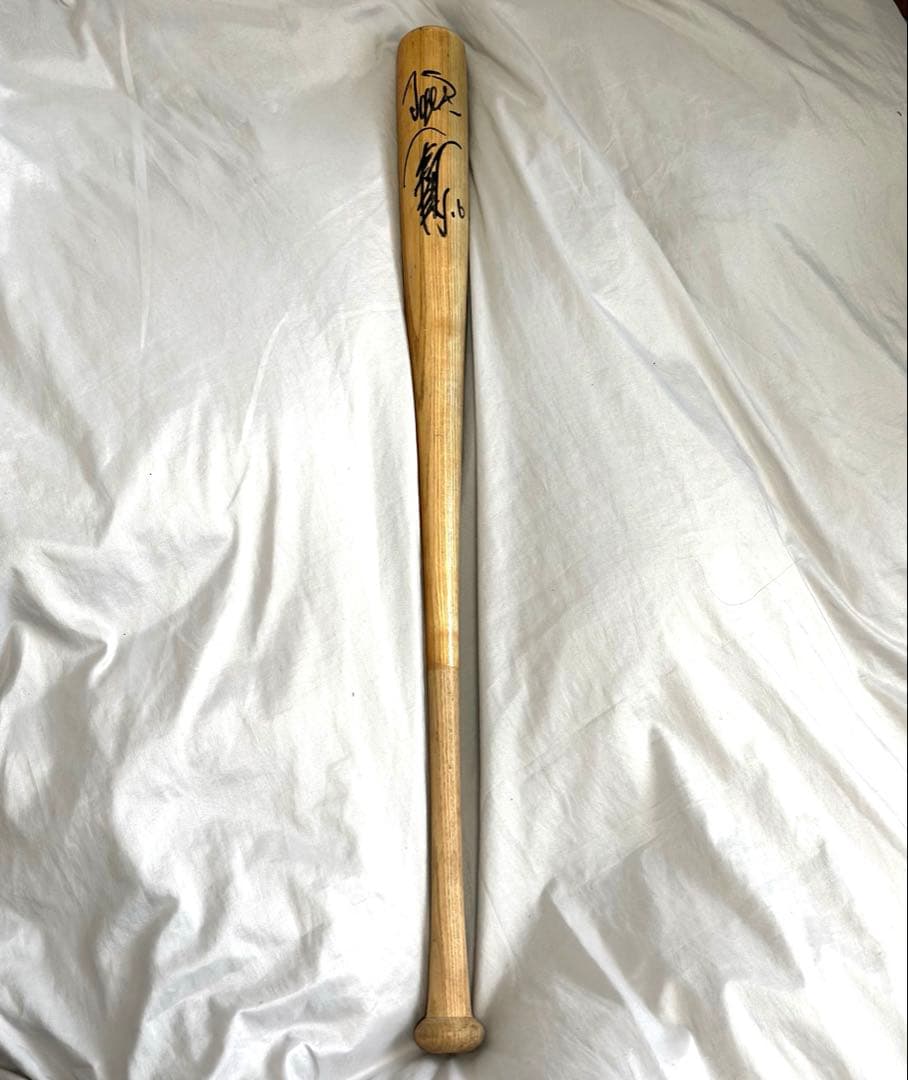 ★クリスマスセール★阪神タイガース　岡田彰布さん　サイン入り　木製バット