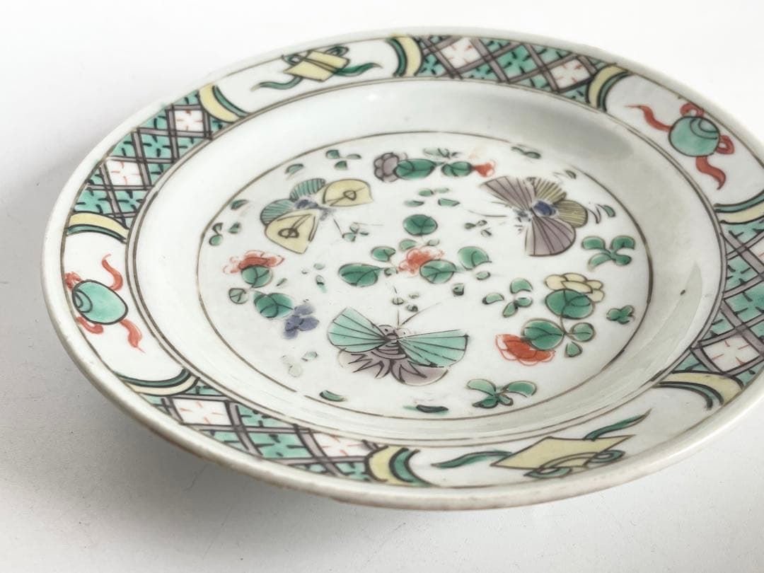 中国骨董　アンティーク　五彩　蝶々　宝文様　五寸皿　双魚印　中国　清朝　康熙五彩