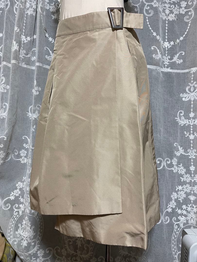 新品　　　フォクシー　　シルク形状　ふんわり　スカート