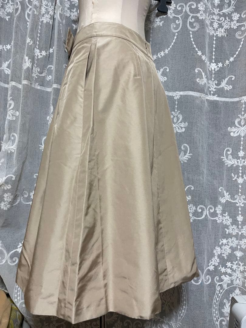 新品　　　フォクシー　　シルク形状　ふんわり　スカート