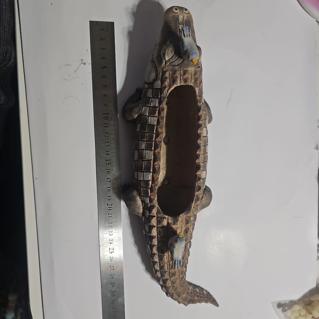 かとうゆみさんの、ワニ型陶器鳥が2羽付いてる物