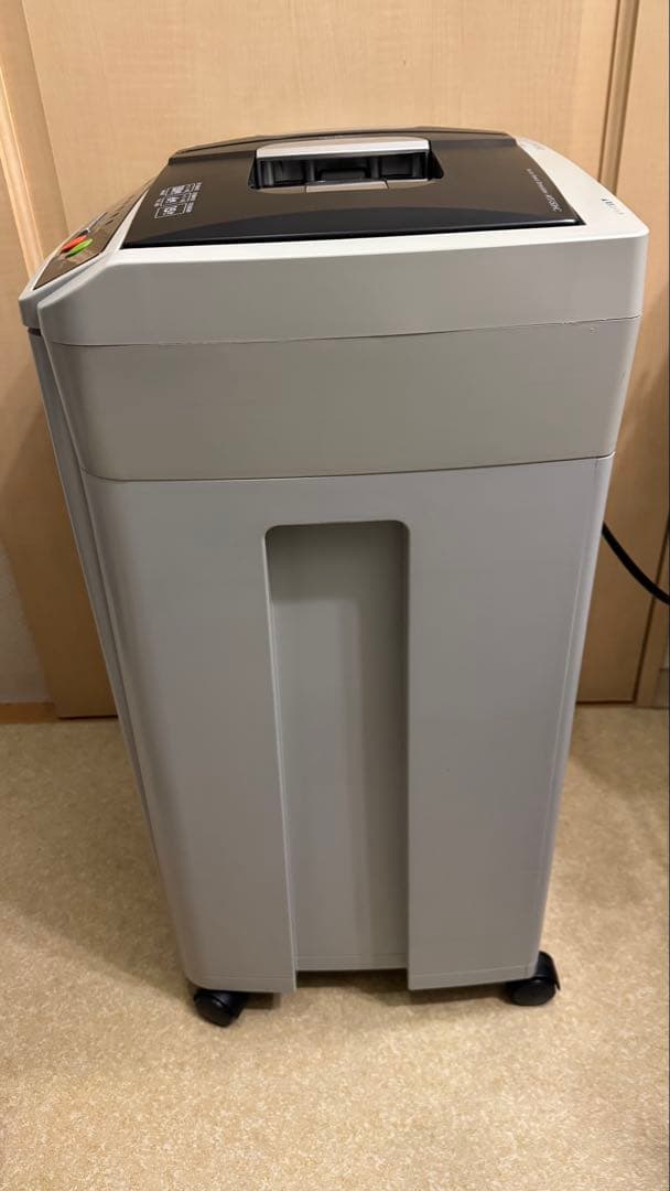 【美品！】【送料無料！】アイリスオーヤマシュレッダーAFS150HC