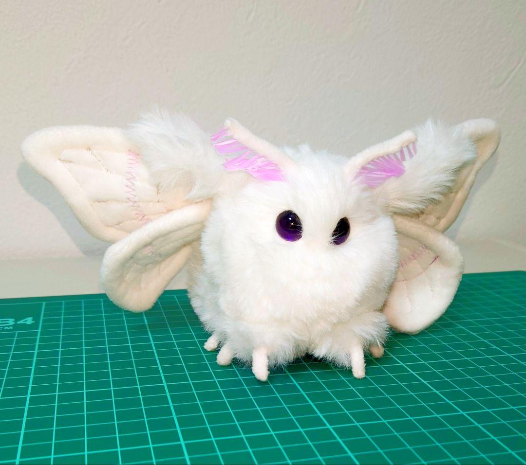 ふわふわのカイコガ　ぬいぐるみ　作家様製