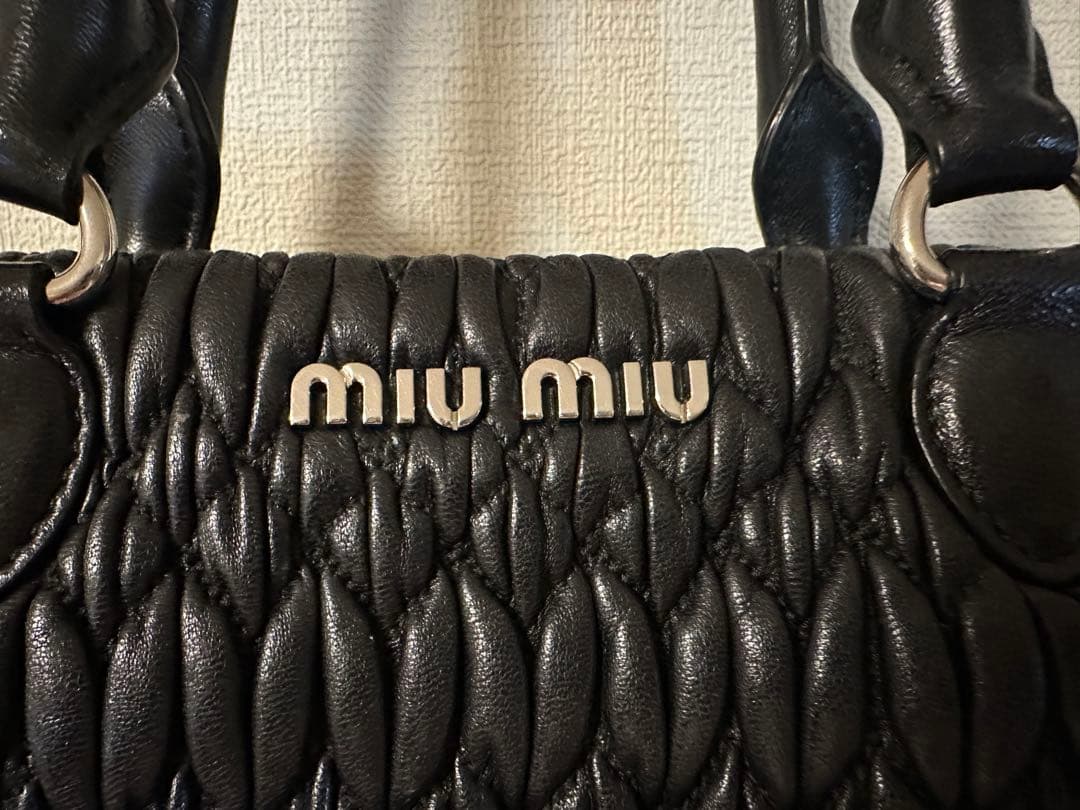 miumiu マテラッセ ナッパクリスタル ブラック