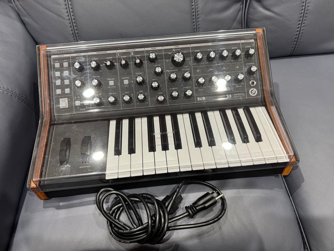 Moog Subsequent 25 デッキセイバーのカバー＋ケース付き