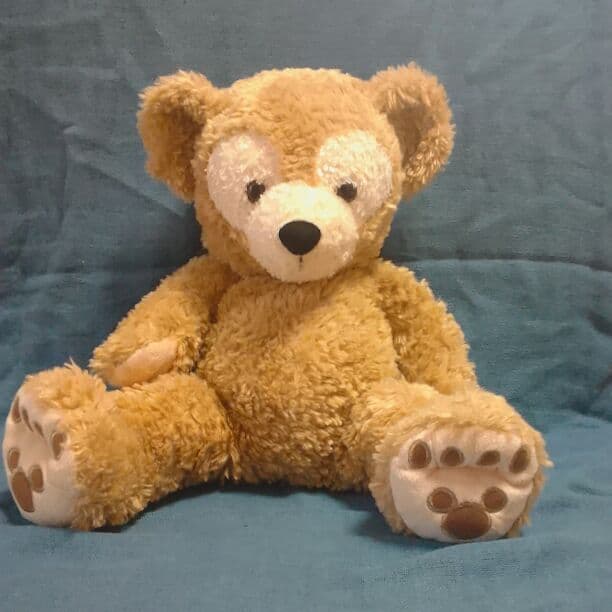 ダッフィー　白タグビーズ　青文字