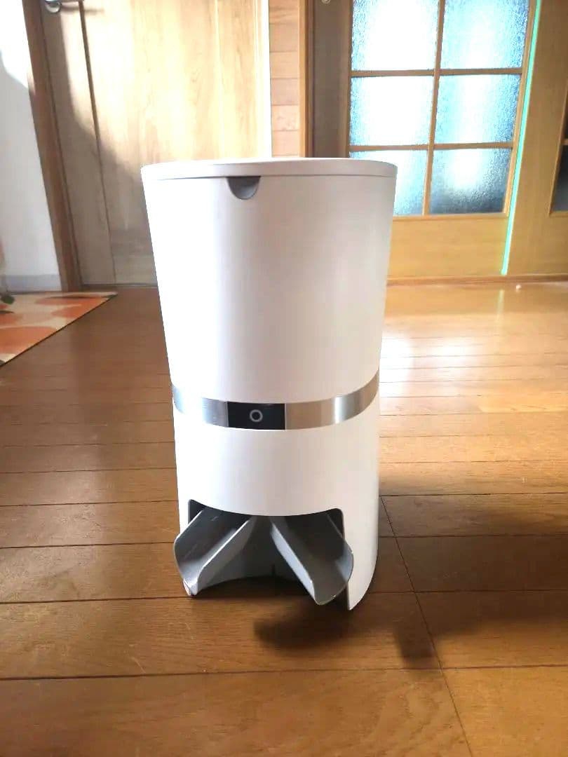 ホワイト 自動給餌器