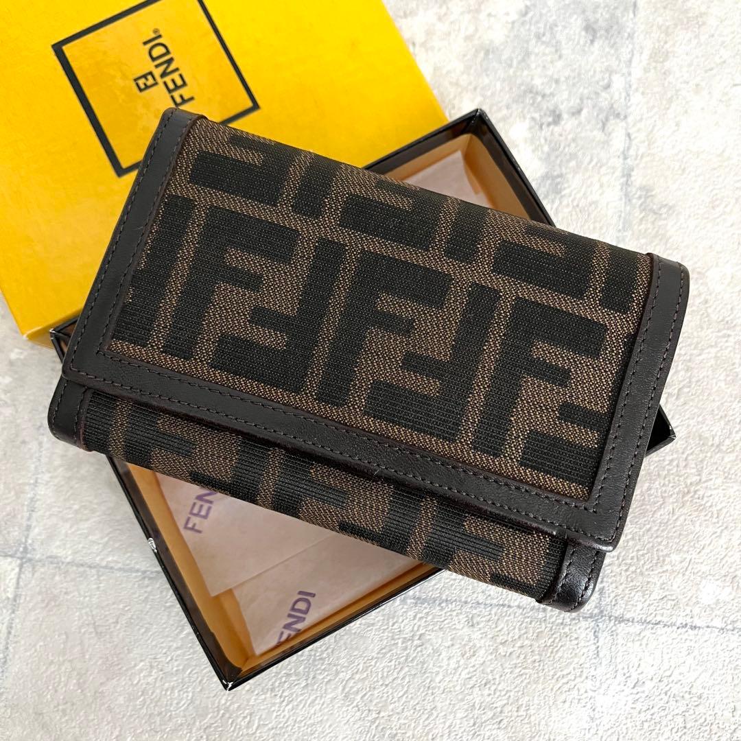 人気✨FENDI ズッカ 二つ折り財布 FF キャンバス レザー ブラウン