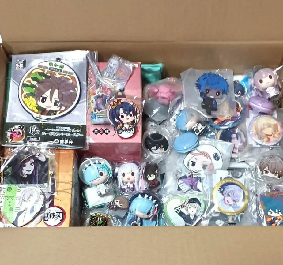 期間限定!! アニメ、キャラクターグッズ100点まとめ売り!! 鬼滅の刃多め!!