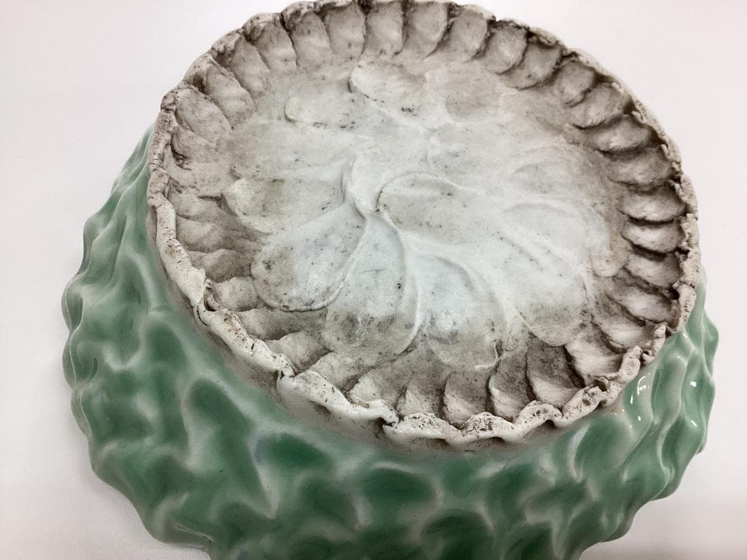 青磁　鉢　茶道具　和食器　花柄　飾皿　手練り　C264