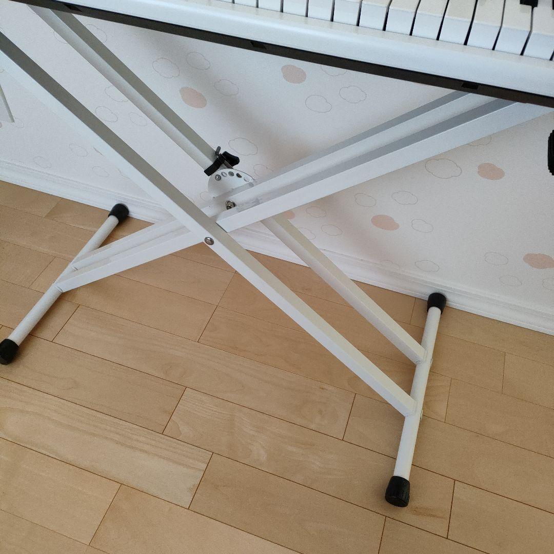 【送料込】 ヤマハ　ピアジェーロ　61鍵　ホワイト　電子ピアノ　美品　台椅子つき