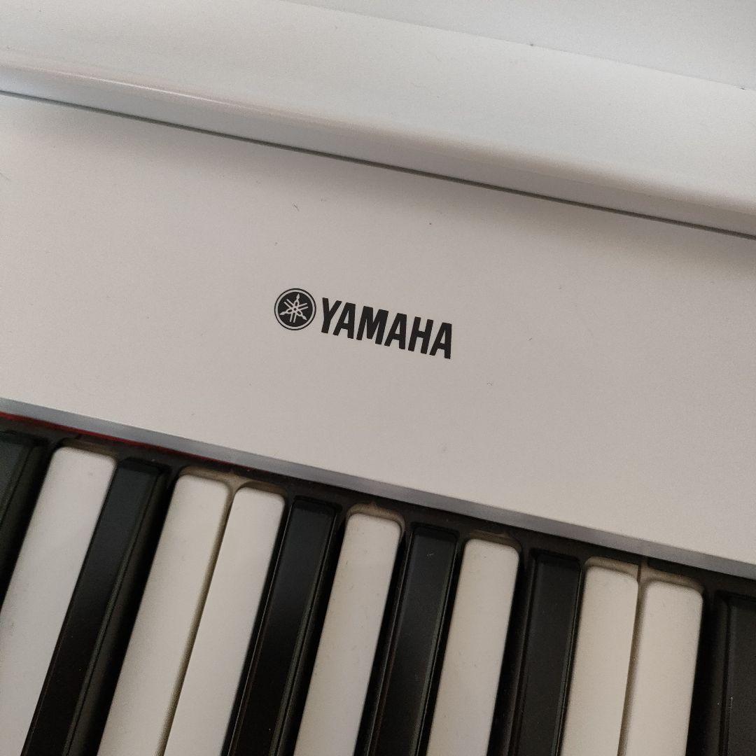 【送料込】 ヤマハ　ピアジェーロ　61鍵　ホワイト　電子ピアノ　美品　台椅子つき
