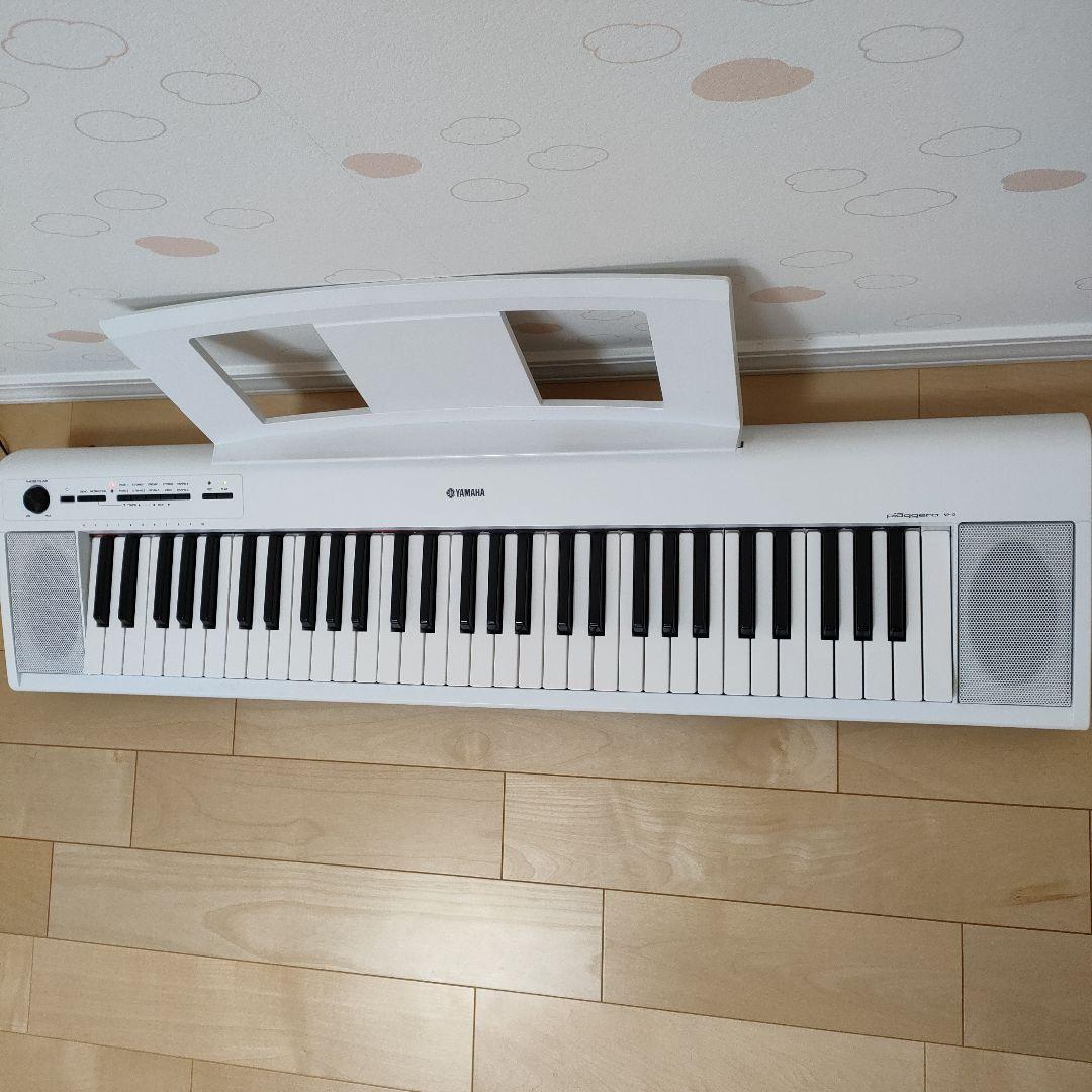 【送料込】 ヤマハ　ピアジェーロ　61鍵　ホワイト　電子ピアノ　美品　台椅子つき