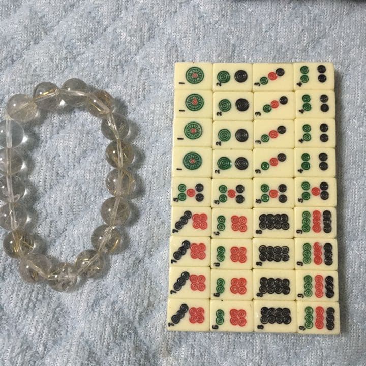 新品ですが、自宅保存の為、箱がやや汚れあり