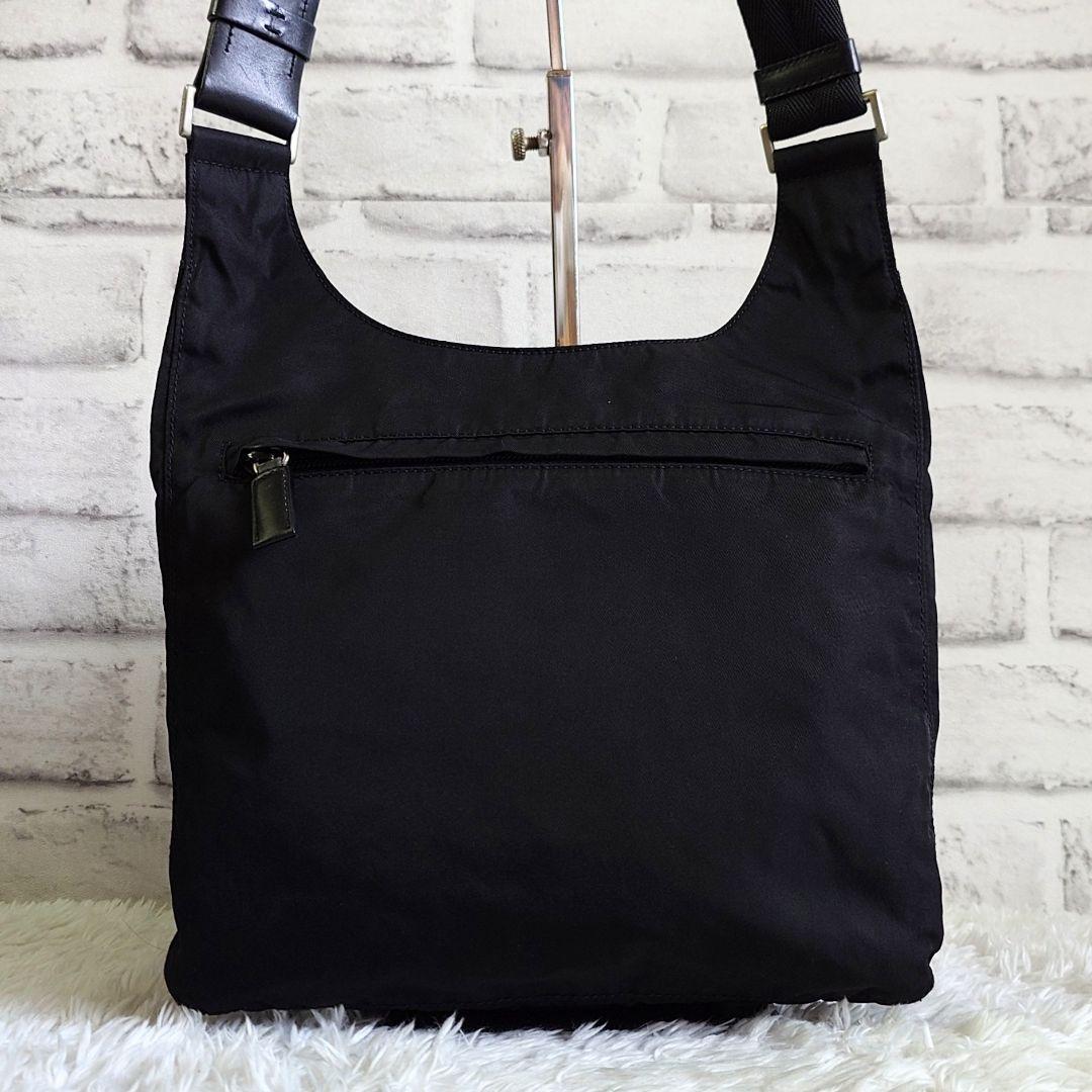 プラダ ショルダーバッグ 三角ロゴ サコッシュ ブラック 肩掛け ナイロン