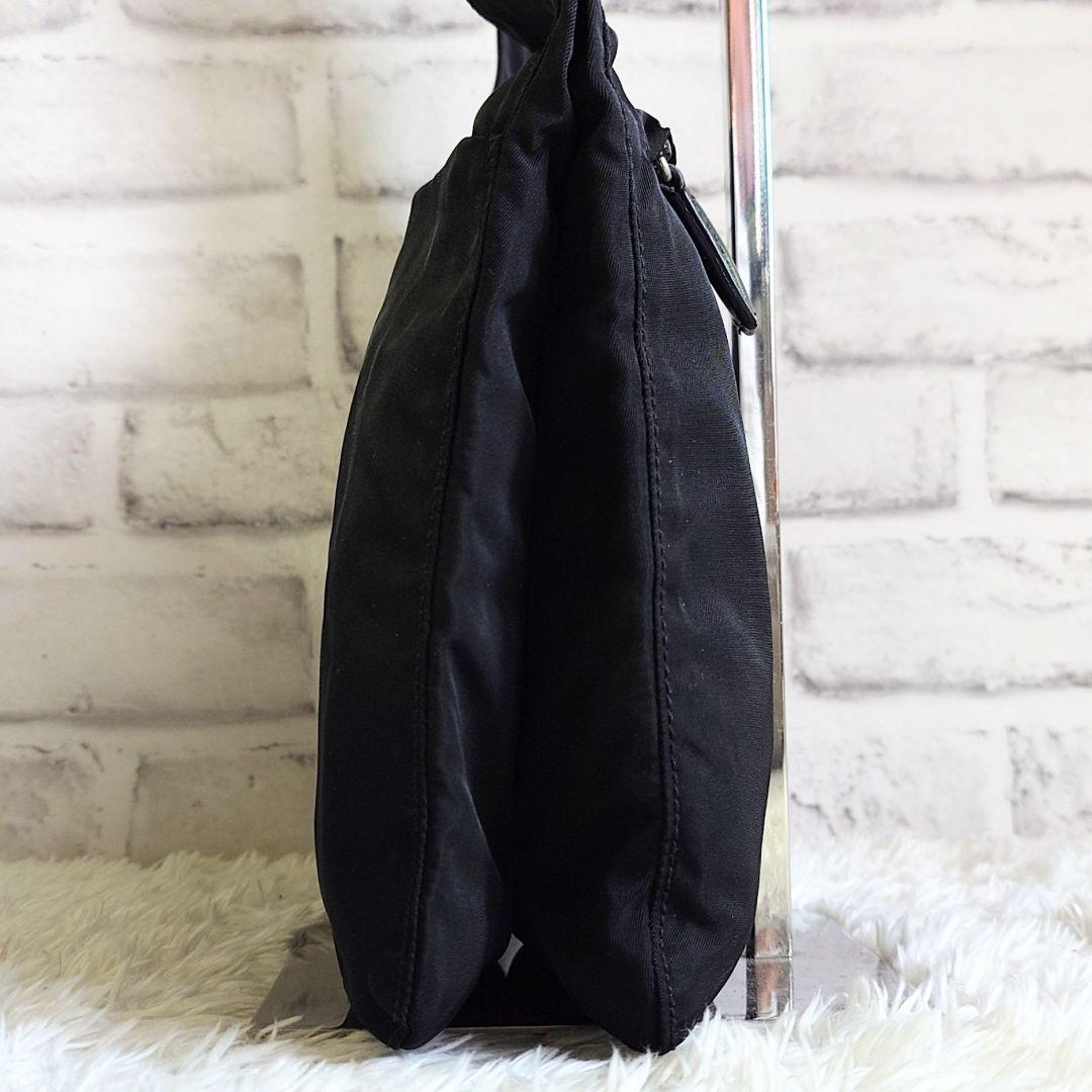 プラダ ショルダーバッグ 三角ロゴ サコッシュ ブラック 肩掛け ナイロン