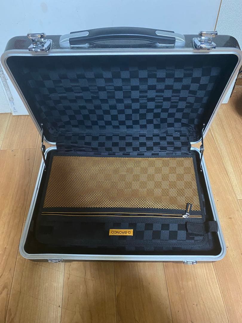 G-Bronco ポリカーボネートアタッシュケース　B4サイズ