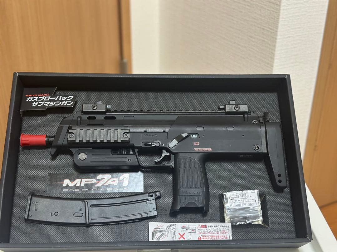 美品　東京マルイ　ガスブロ　MP7A1＋ドットサイトなど付属品セット　箱付き
