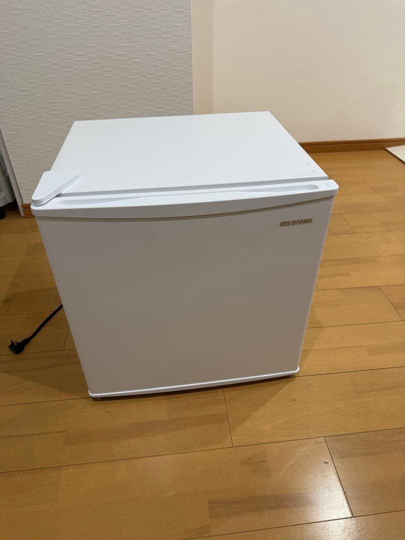 アイリスオーヤマ　コンパクト冷蔵庫 ホワイト