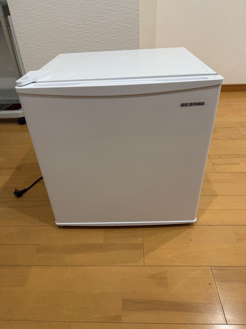 アイリスオーヤマ　コンパクト冷蔵庫 ホワイト