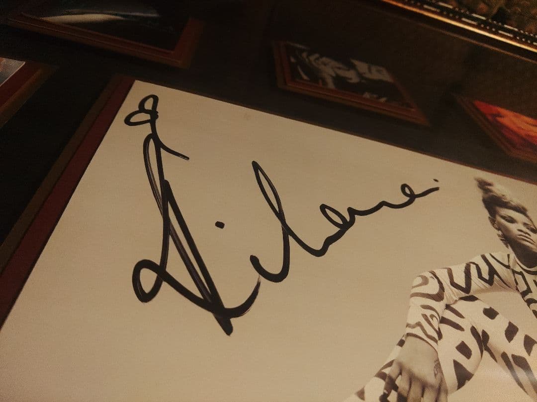 激レア　Rihanna サイン入りアートフレーム　リアーナ　希少　記念品