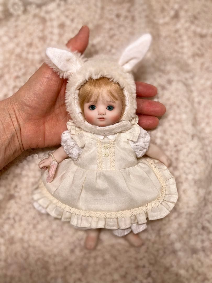 創作ビスクドール　『白うさぎちゃん』　創作人形 抱き人形　うさぎドール